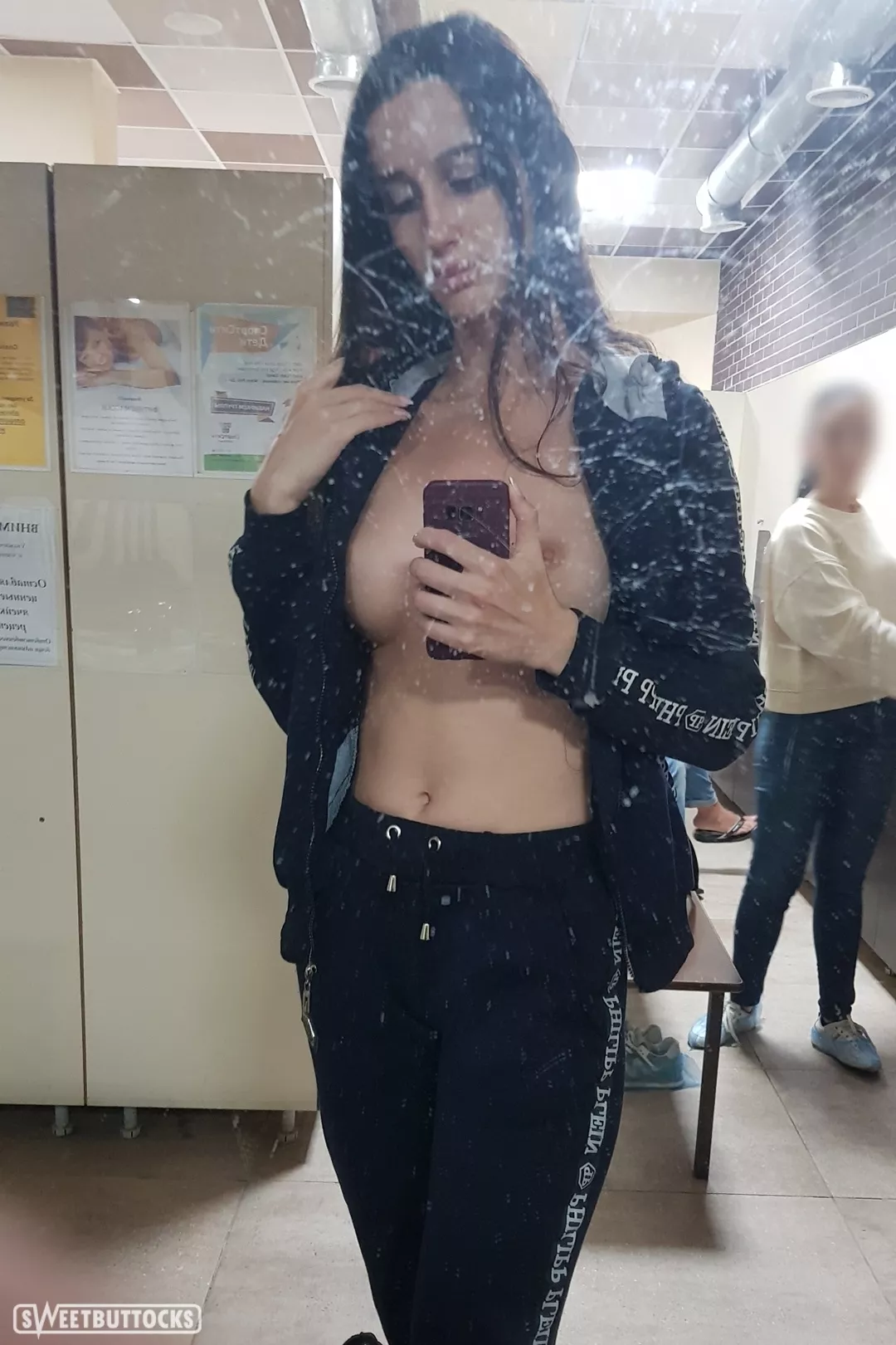 LIke to do a selfie!!! posted by sweetbuttockss