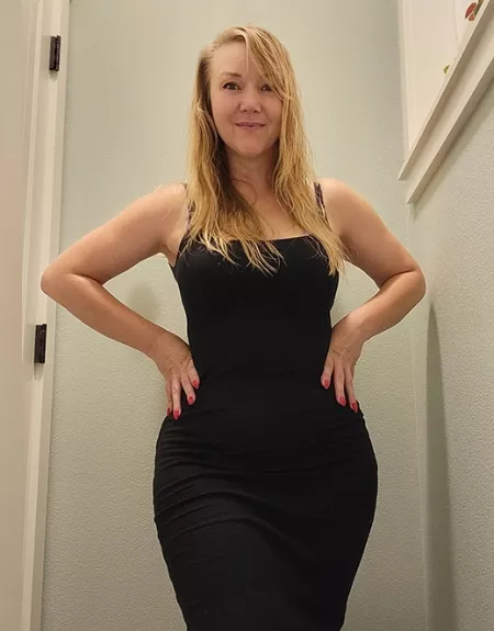 Liking my waist to hip ratio in this dress ❤ [F47] by Crystal_Sunshine_