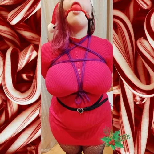 Lil Christmas star ✨ by Novababa