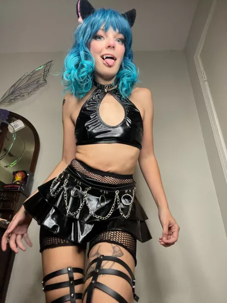 lil emo cat girl by Belladonna923