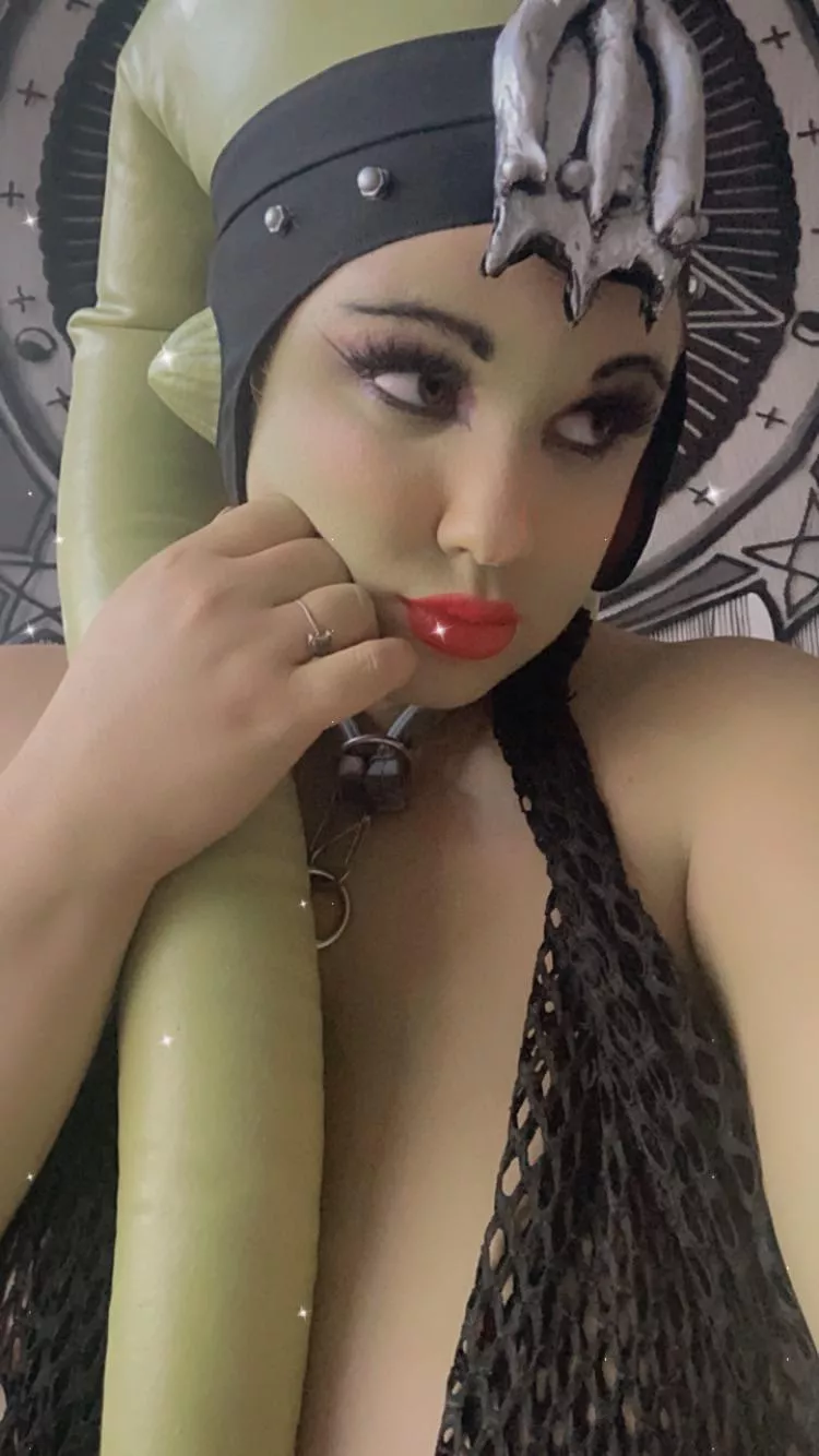 Lil Green Twi’lek by (Peony Felicity) posted by peonyfelicity