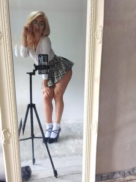 Lil mirror selfie for ya (f) (oc) by baby69girl