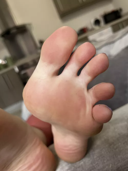 lil stretch so you can get right in there 😛 by y2ktoes