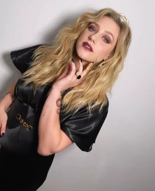 Lili Reinhart makes me so weak by Argonath71