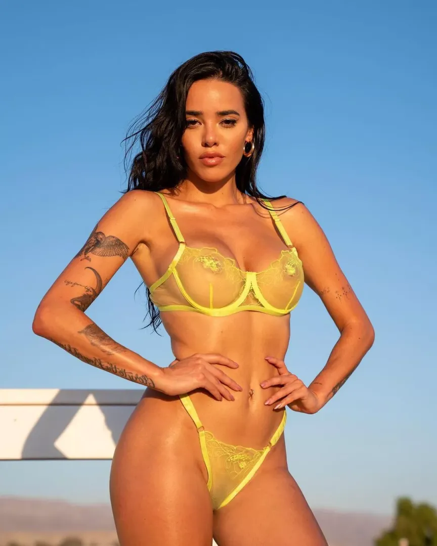 Lily Andrews posted by Poualonai