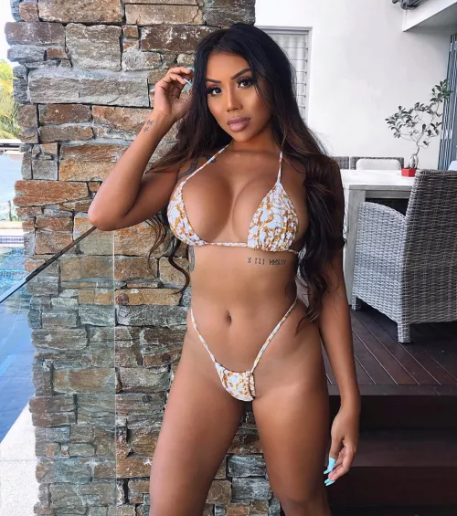 Linda Sri by Shokkeli