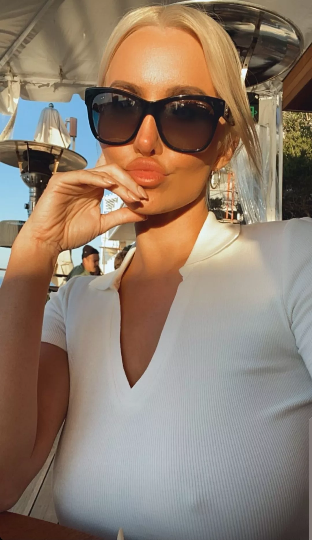 Lindsay Pelas posted by 49er49