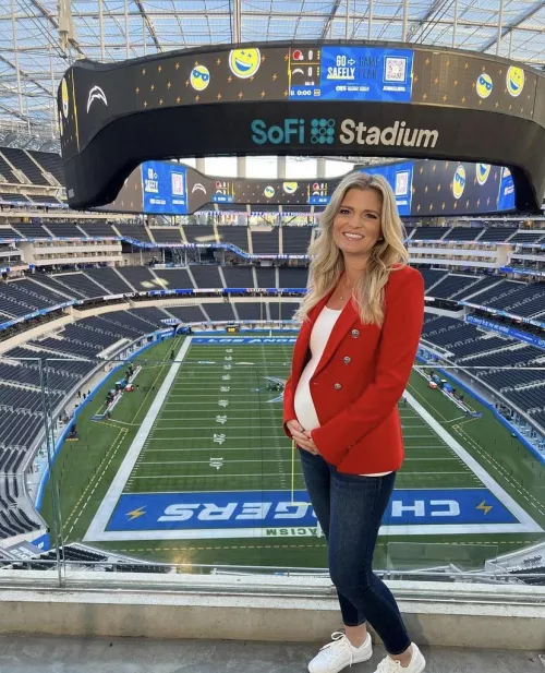 Lindsey Thiry by itsnotokay146766