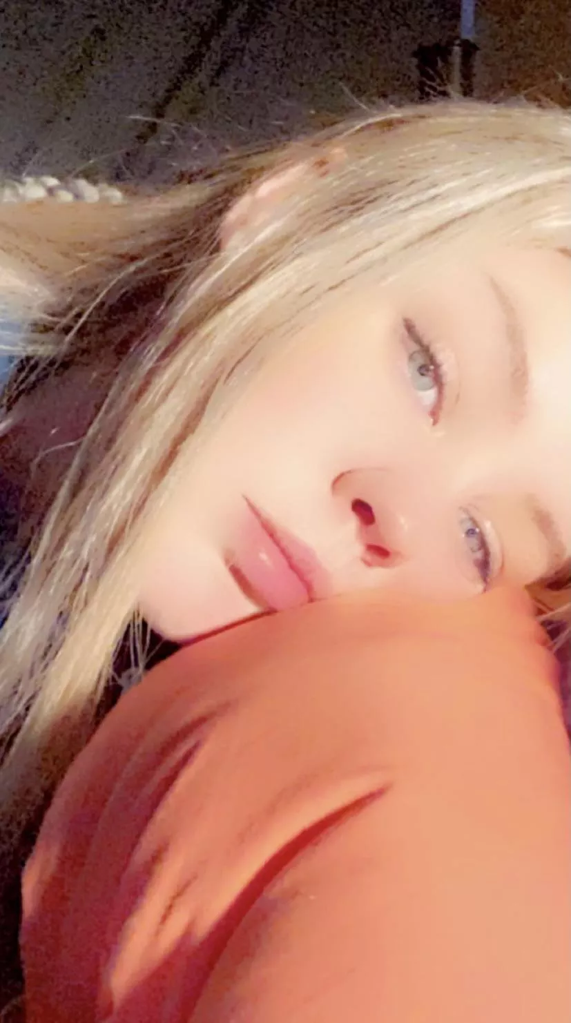 Link in comments, I’m in bed horny, come play with me 🤭🥰 posted by Br4tty4myd4ddy