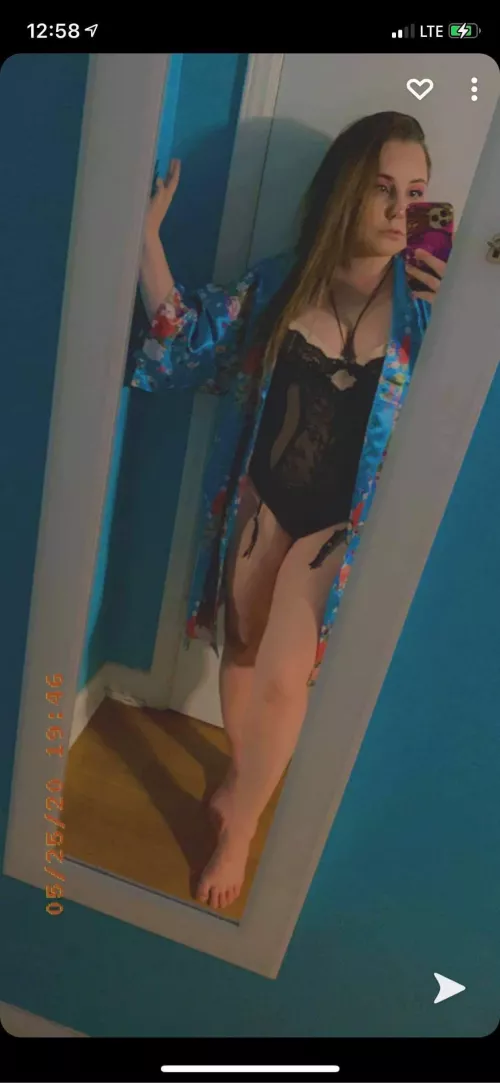 Link is in my bio. Would love to see y’all there and watch me shake my ass! 🤪🍑 by MelanieBrookee