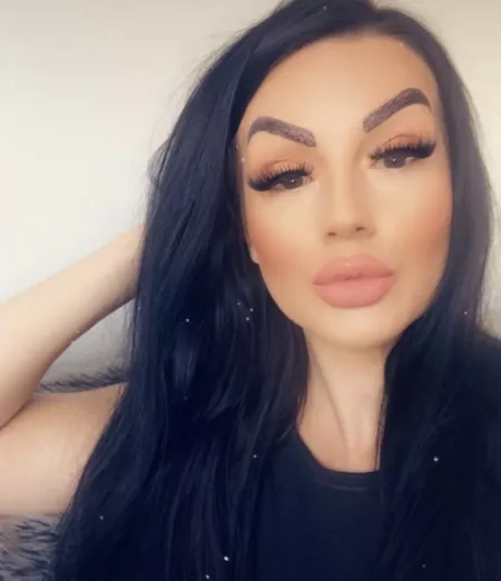 Lips and lashes by round_plastic