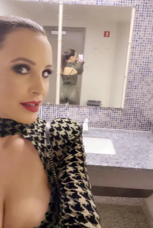 Lisa Ann by Significant-Land-146