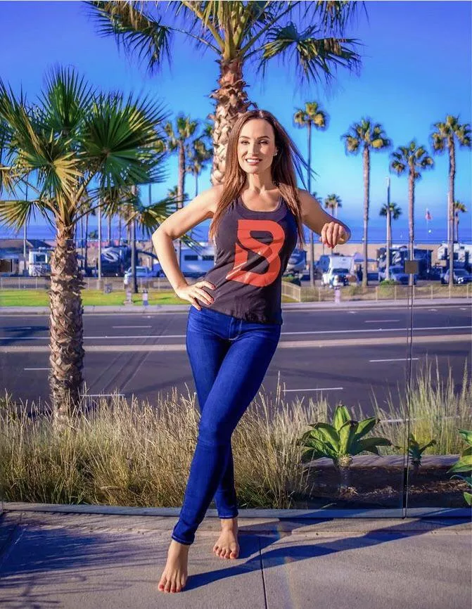 Lisa Ann posted by Manobronze