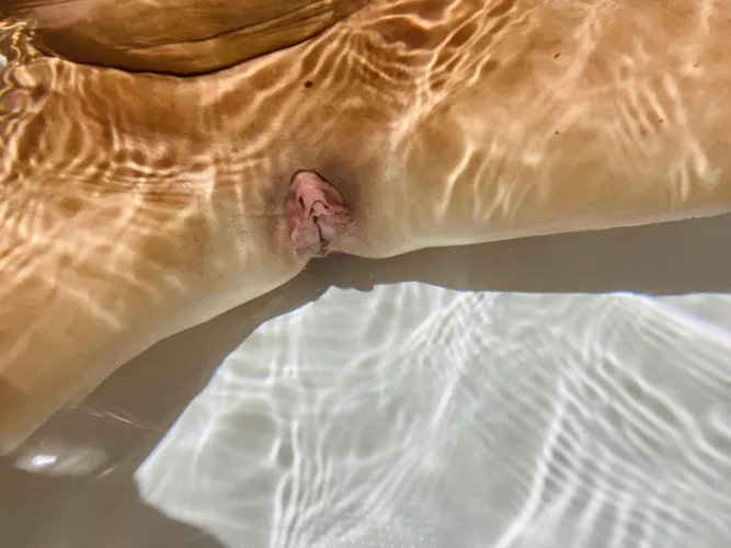 Literally wet by Ravekennel