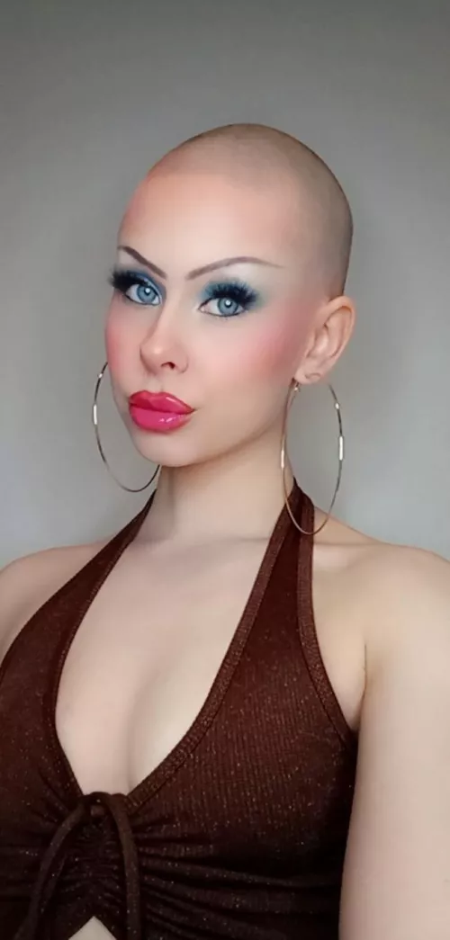 Littl selfie post today by NylaRenOfficial