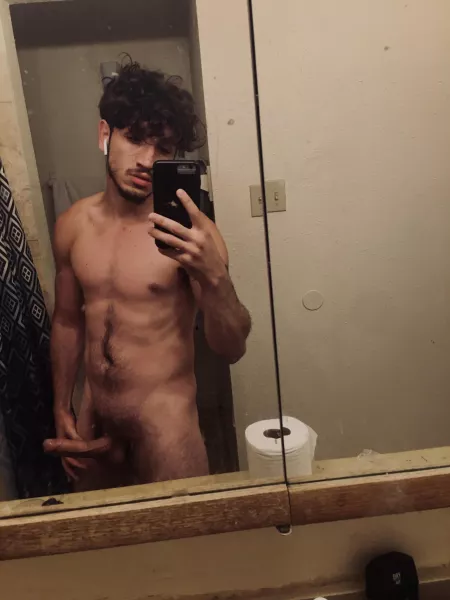 Little bit bored what’re your thoughts,girls hmu by 13leo13