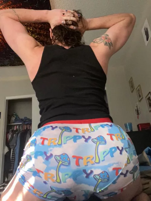 Little bit of cake 🍑 by cinimod_sins