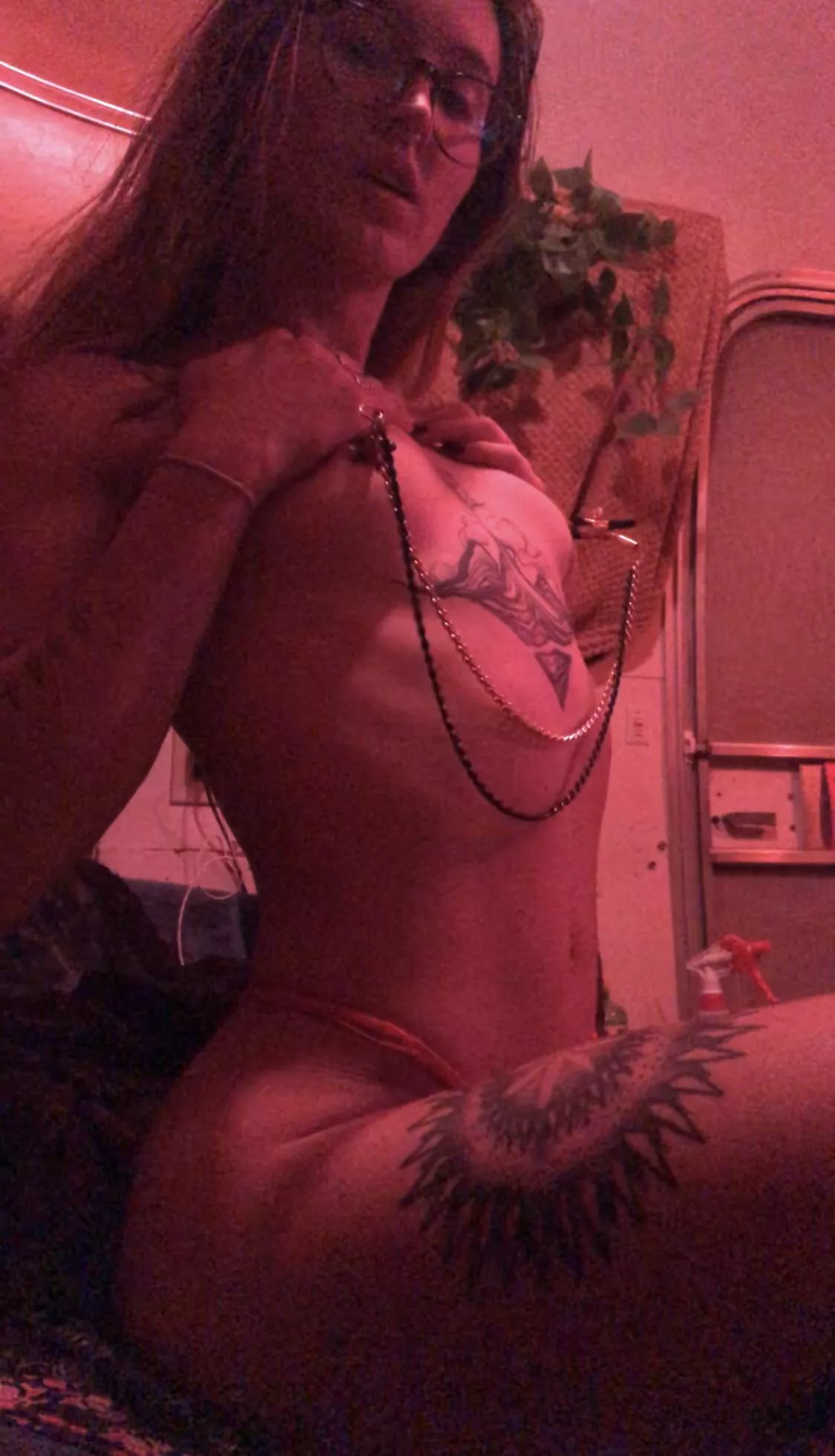 Little hip dips 😋 posted by rosemarynips