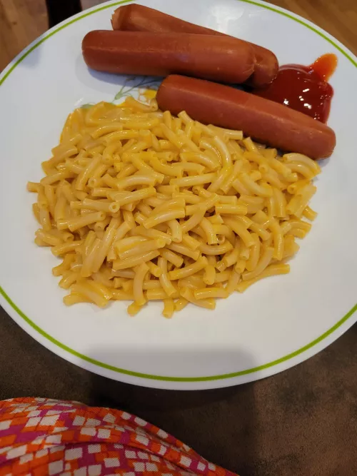 Little lunch! But I'm BIG hungry! by lilmonsterlooking