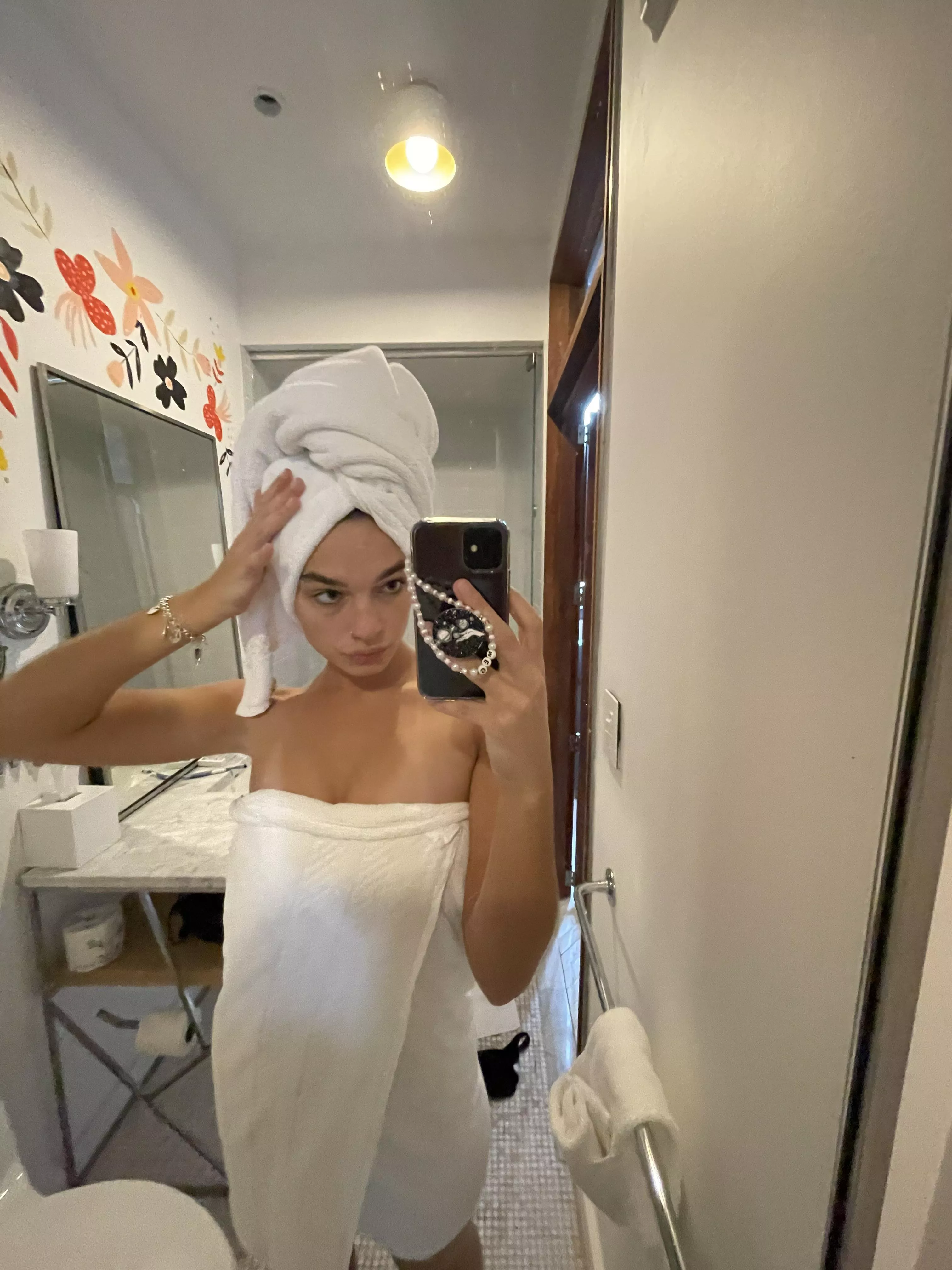 little peak of my pit 🤗 posted by modelxmeg