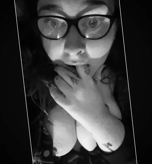 Little peek for titty Tuesday ;) by hanshotfirst88