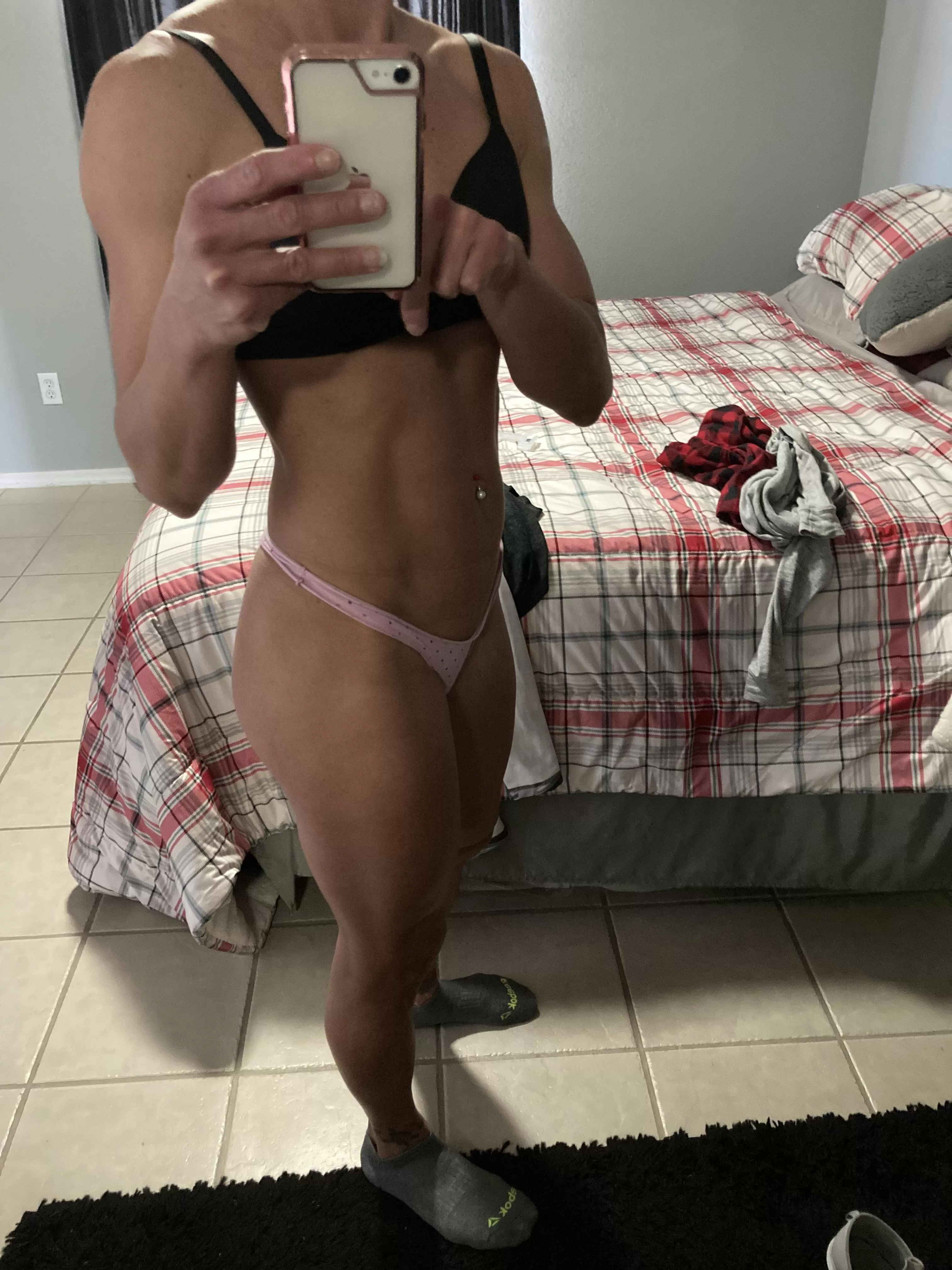 Little Snapshot 💚 posted by HerSkinnyFeet