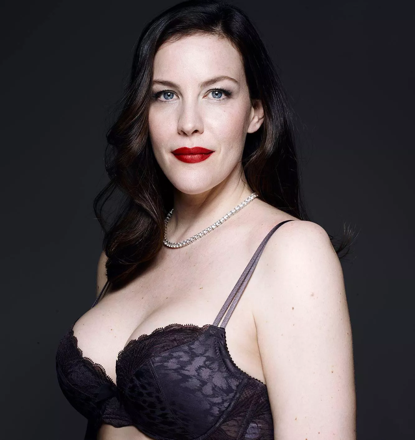Liv Tyler looking like a friend’s hot mom… posted by Wakabomb