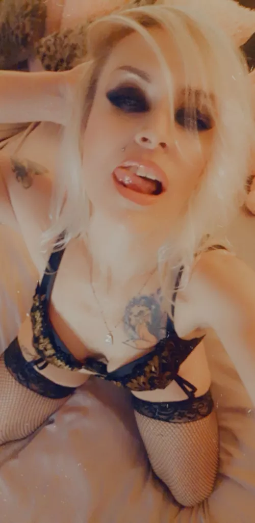 LIVE NOW!!!🤯 LETS FUCK!😈 But of course your Goddess Nikiana will make you beg first, Beta Bitches!😜💋💯 by NikianaFoxx