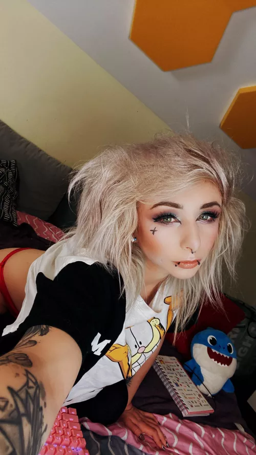 live on! ^_^ https://chaturbate.com/madelinexoxo666/ by Madelinexoxo666