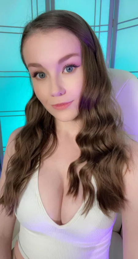 Live on twitch! /EmilyBloomShow by EmilyBloomModel
