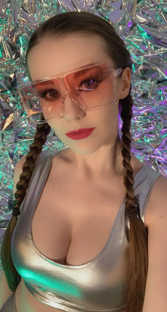 Live on twitch! /EmilyBloomShow posted by EmilyBloomModel