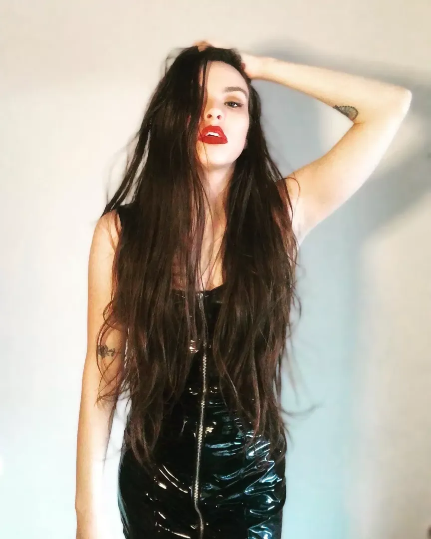 Living my best life 💋 posted by WillowsinAugust