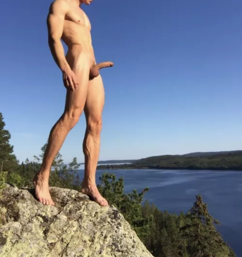 Living on the edge! by Twinkslave00