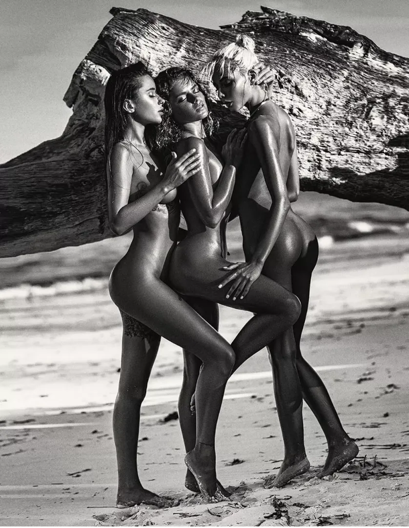 Liya and Ekaterina Shiryaeva 🖤 posted by Illson15