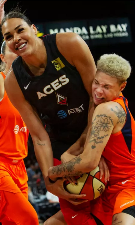 Liz laughing at Shawty trying to get the ball from her by Jobbers101