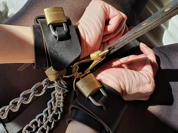 Locked hands 🔐❤🔗 because this is how it should be on the weekend by AlexGomolov