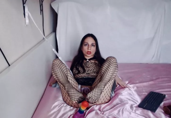 Loctober not a problem to do feetjob😻 by KiraTransFetish