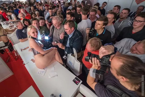 Lola Taylor posted by Hanzeye