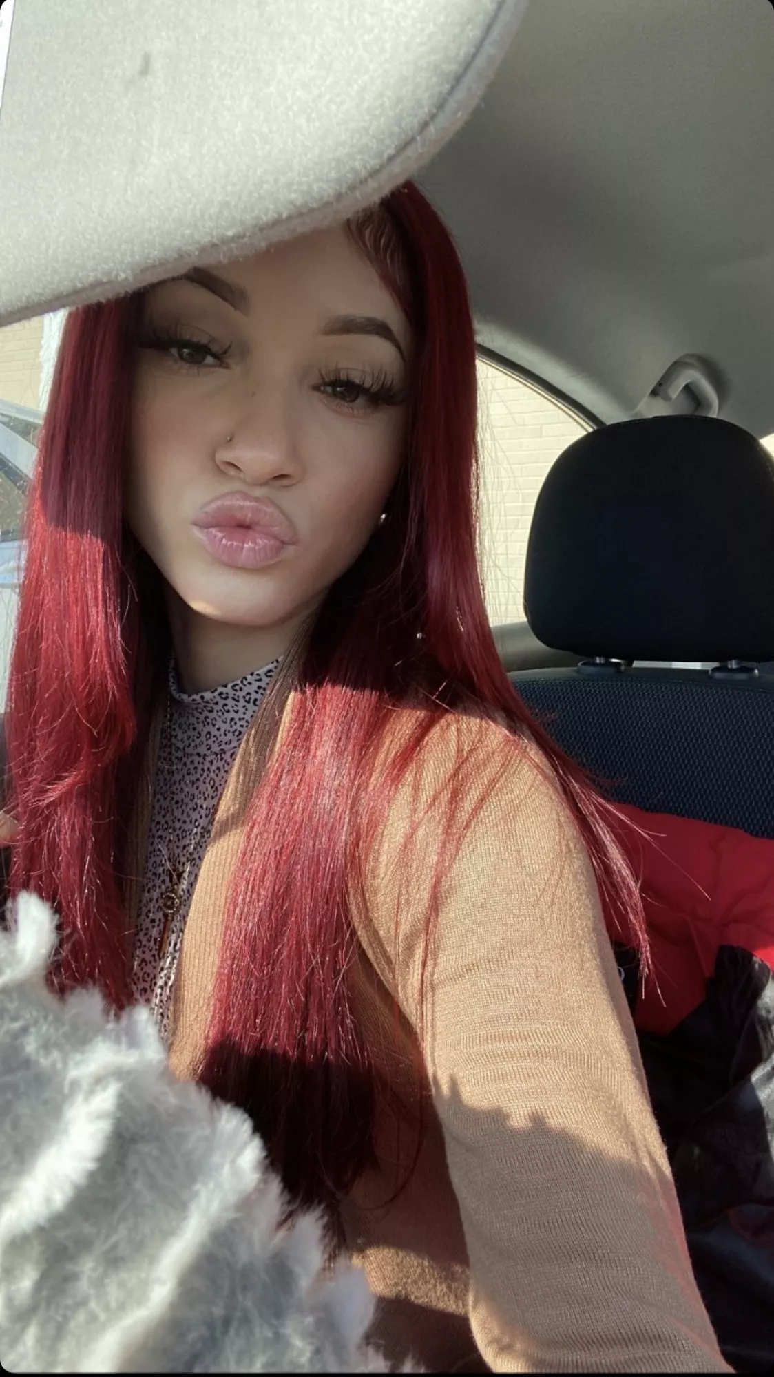 LolaGoza posted by Strang3rThingz