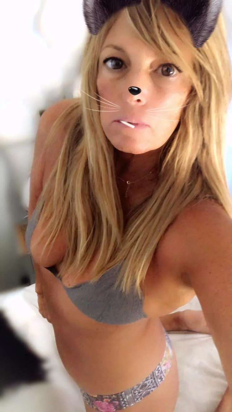 Lollipops have more fun! Cum see why💋 posted by Smilebug6969