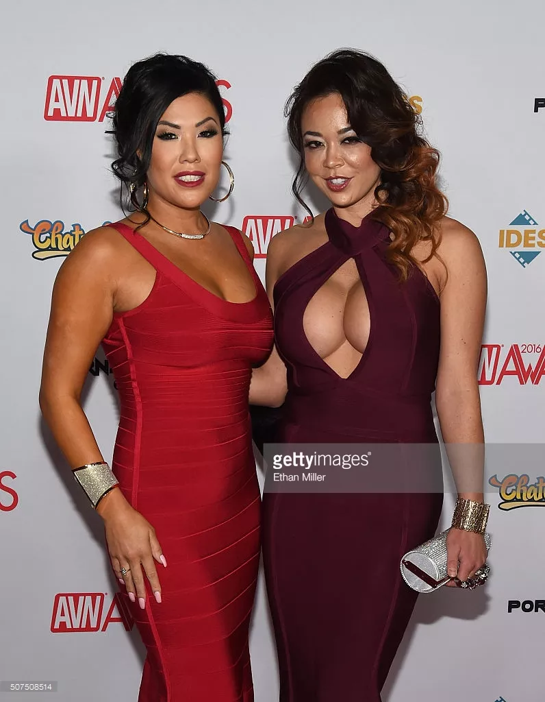 London with Mia Lelani (XPost from r/PornstarFashion) posted by NeedMoarBoobs