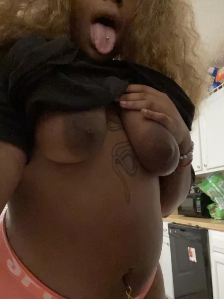 Lonely and horny tonight 🤰🏽 by Thespiritualsister