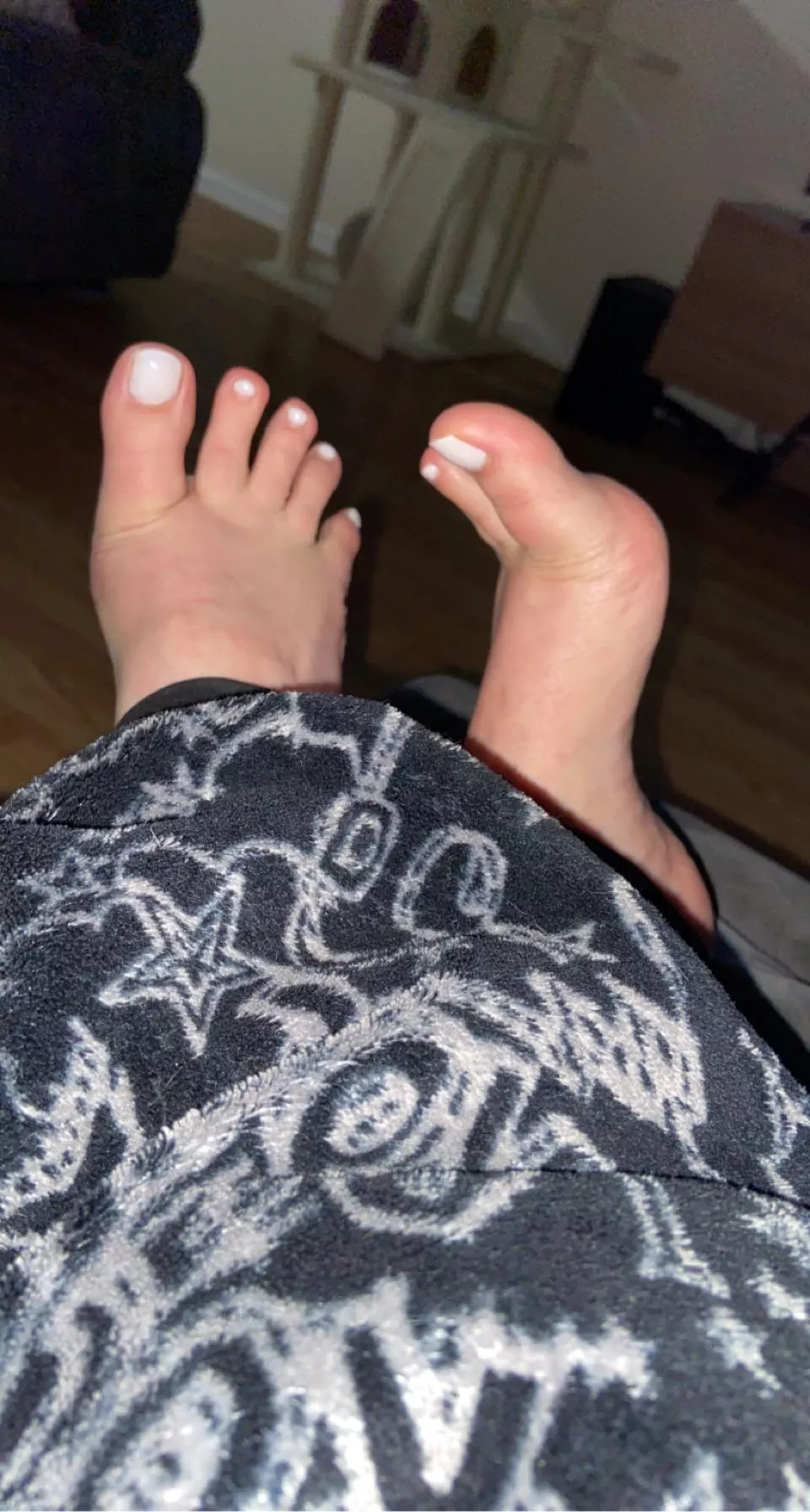 Lonely little toes posted by fallen2grace