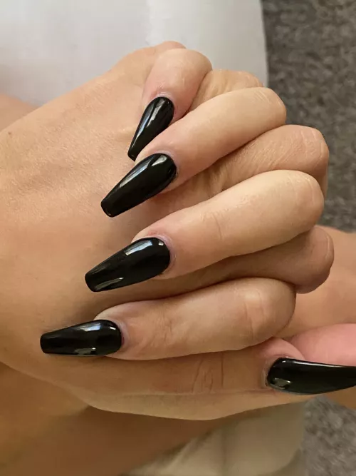 long black claws by alexxxbaby