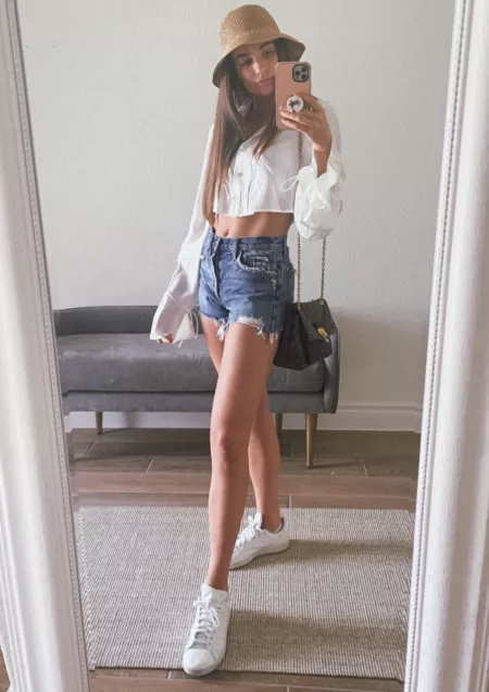 Long legs by TheNextBlGThing