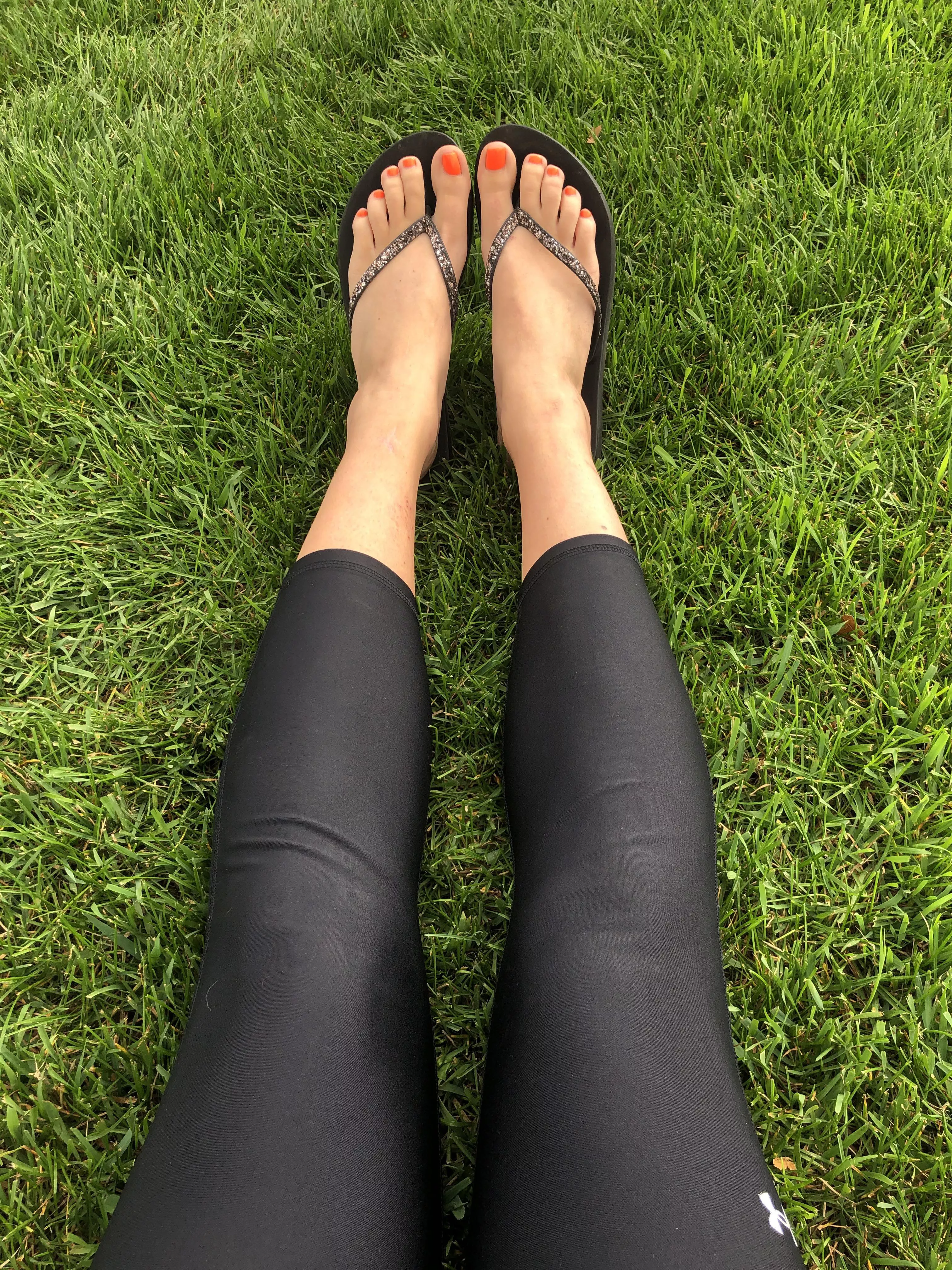 Long legs and big feet 🦶 posted by inebriatedchow