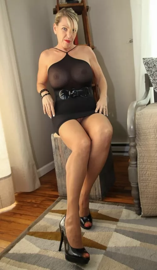 Long legs by Niteflux