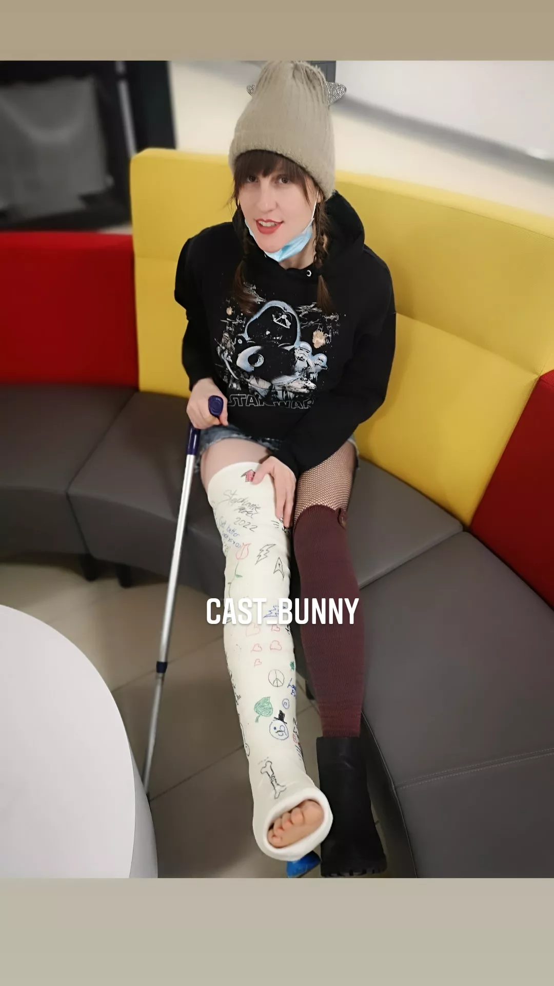 Long socks + long leg cast 🌟🤩 posted by Cast_Bunny
