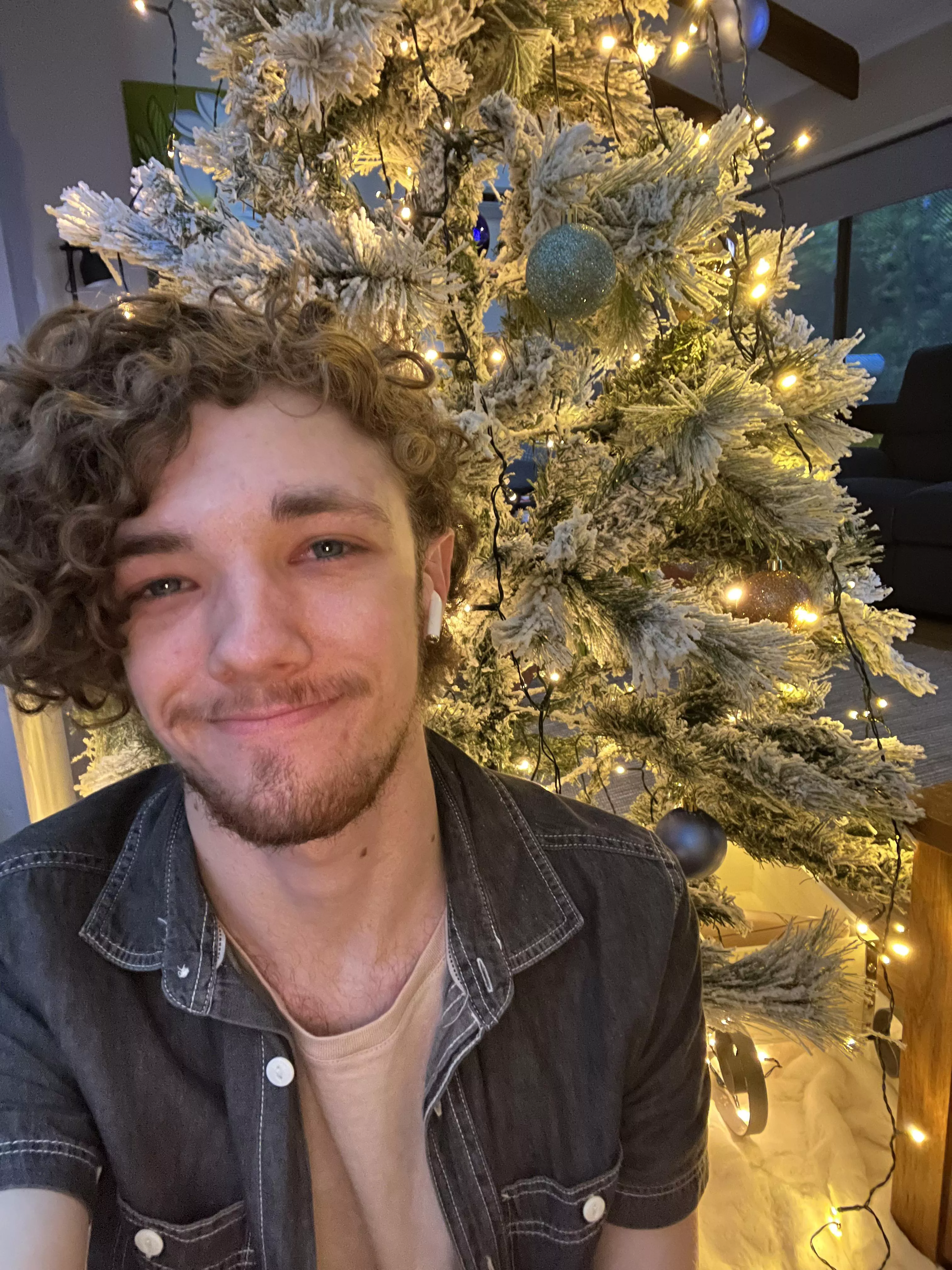 long time no see (again), but finally getting into the christmas spirit 😁🎄 posted by jackolouis13