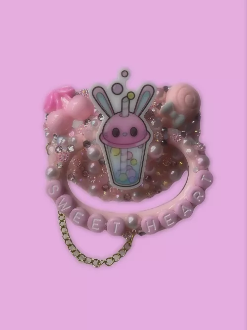 Look at my cute paci 💖 by jade_bunny0